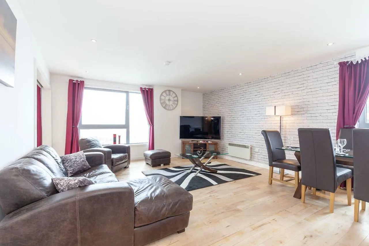 Stylish Penthouse Suite Edinburgh Apartment