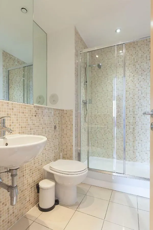 Stylish Penthouse Suite Edinburgh Apartment